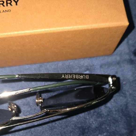 Burberry sunglasses - Picture 6 of 10